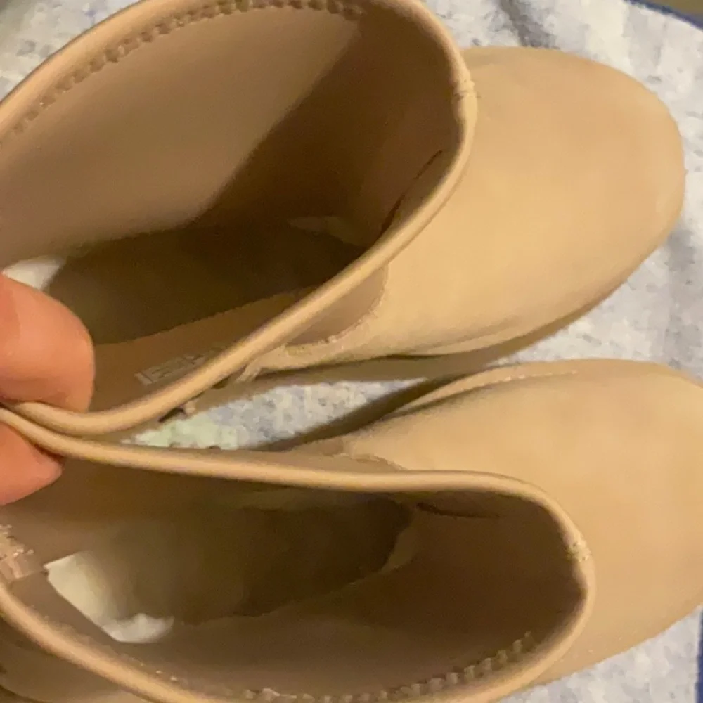 UGG Platform Boots in Sand Size 10, NWT - Picture 13 of 16